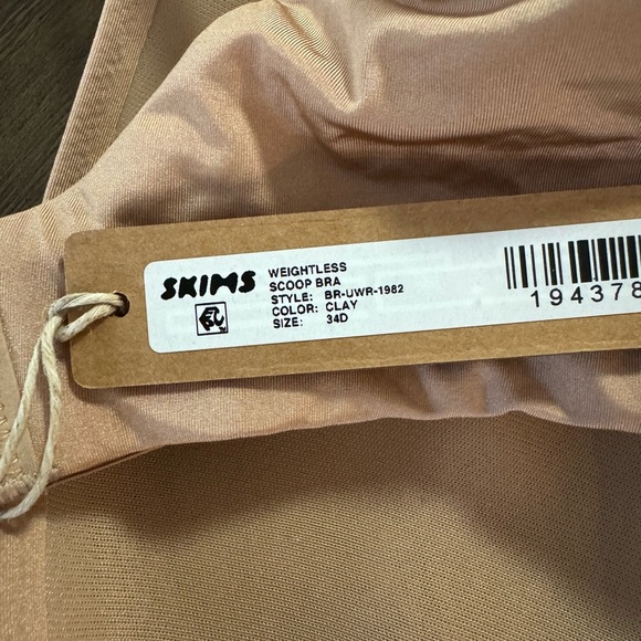 Skims Weightless SCOOP BRA - Picture 7 of 8
